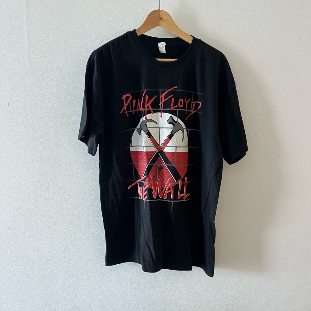 Pro dada /  Pink Floyd / The wall Black Red Graphic Tee